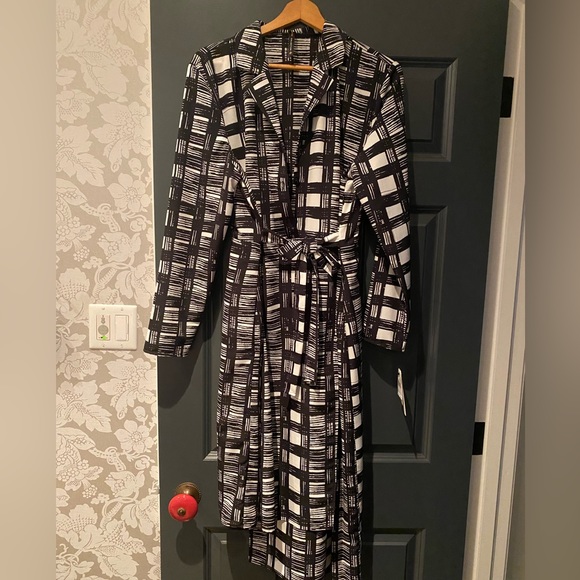 🇨🇦 Black and White Checkered Long Sleeve Shirt Dress - Picture 3 of 9